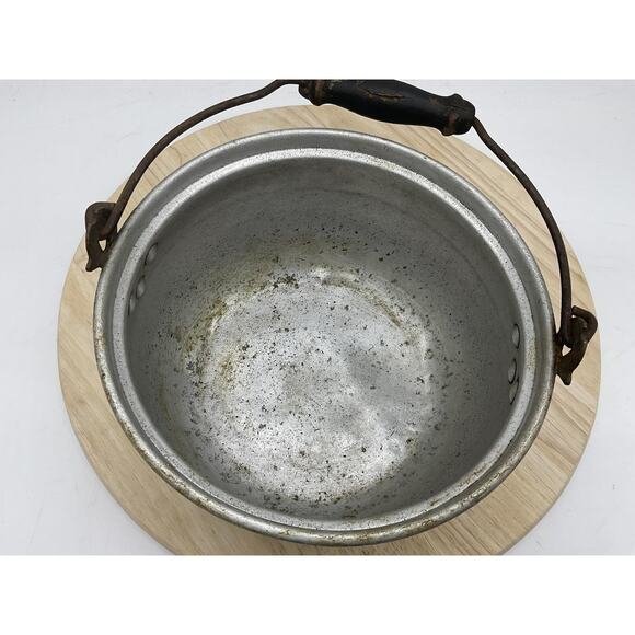 Vintage Aluminum Campfire Pot Kettle Bail Handle Rustic Primitive Cookware - Picture 8 of 9